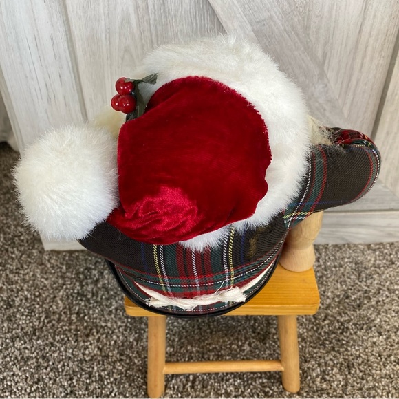 Vintage Sitting Santa W/ Tools & Paints Repairing Toys 13.5” Sitting on Chair - Picture 11 of 13